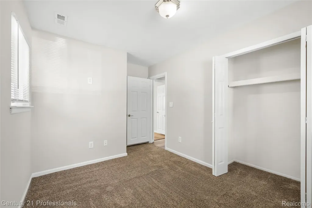 22830 Colgate Street Farmington Hills City MI 48336