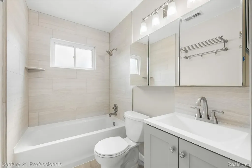 22830 Colgate Street Farmington Hills City MI 48336
