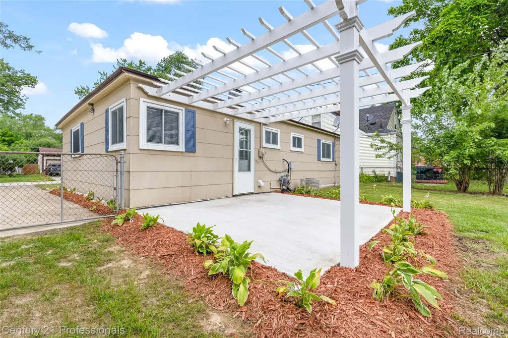 22830 Colgate Street Farmington Hills City MI 48336
