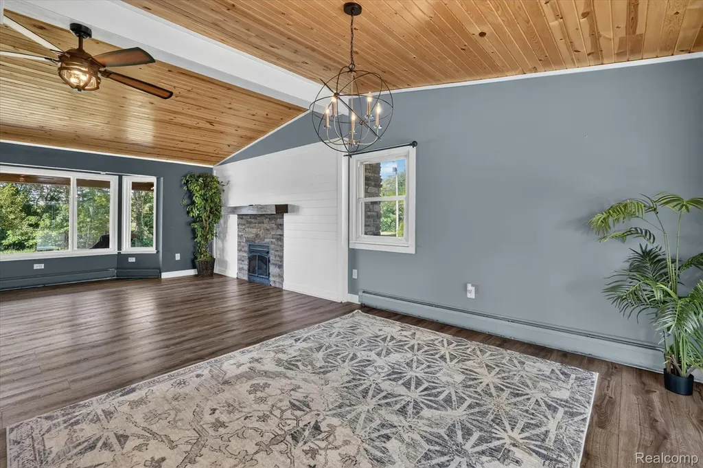 1434 Petts Road Fenton Charter Township MI 48430