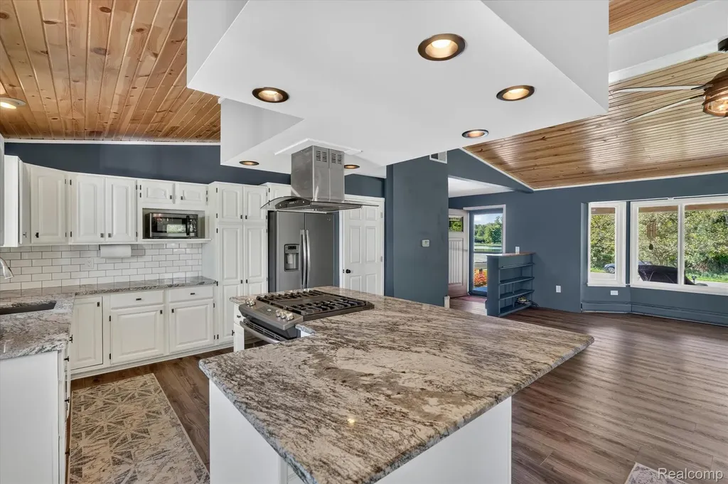 1434 Petts Road Fenton Charter Township MI 48430
