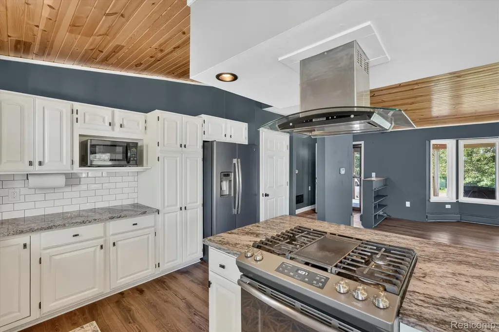 1434 Petts Road Fenton Charter Township MI 48430