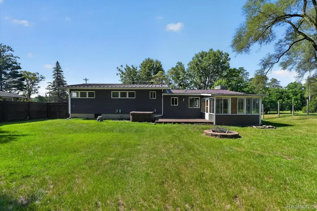 1434 Petts Road Fenton Charter Township MI 48430