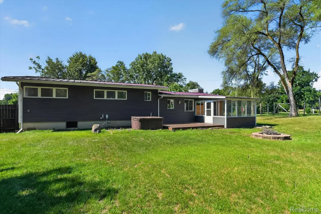 1434 Petts Road Fenton Charter Township MI 48430