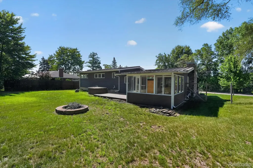 1434 Petts Road Fenton Charter Township MI 48430