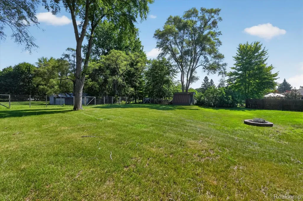 1434 Petts Road Fenton Charter Township MI 48430