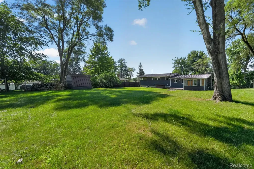 1434 Petts Road Fenton Charter Township MI 48430