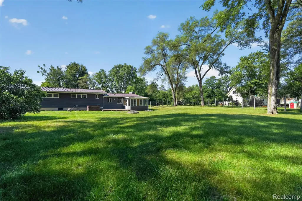 1434 Petts Road Fenton Charter Township MI 48430
