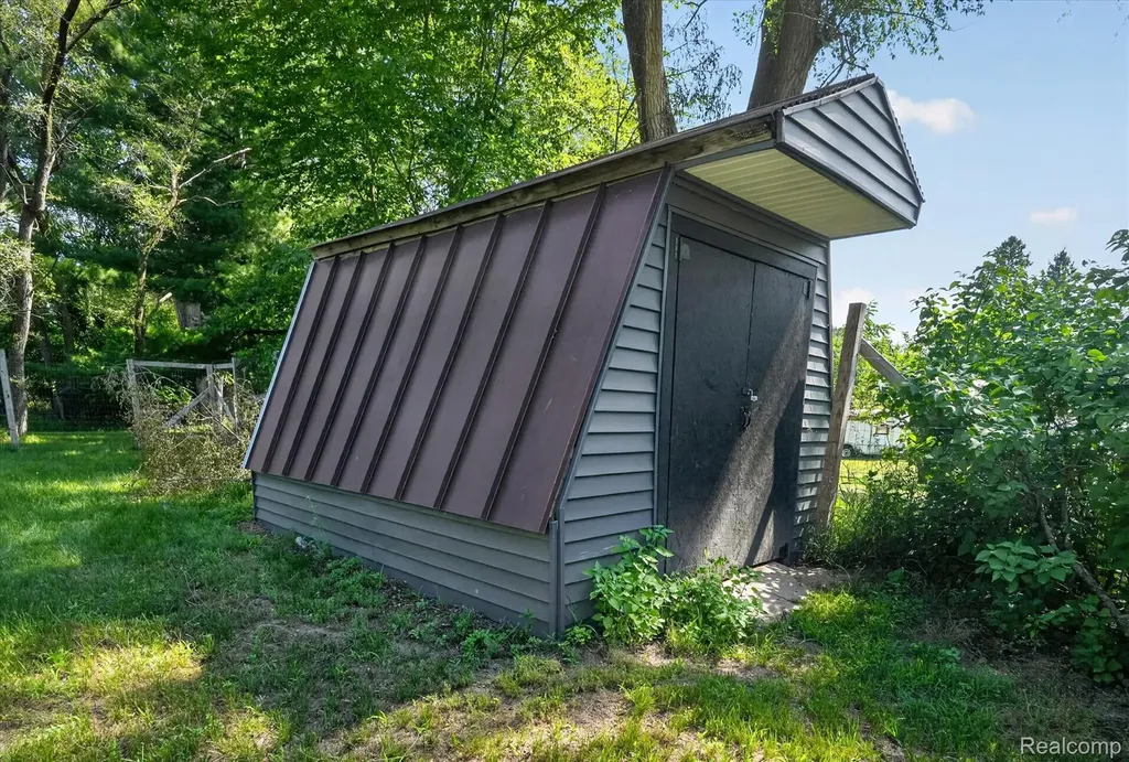 1434 Petts Road Fenton Charter Township MI 48430