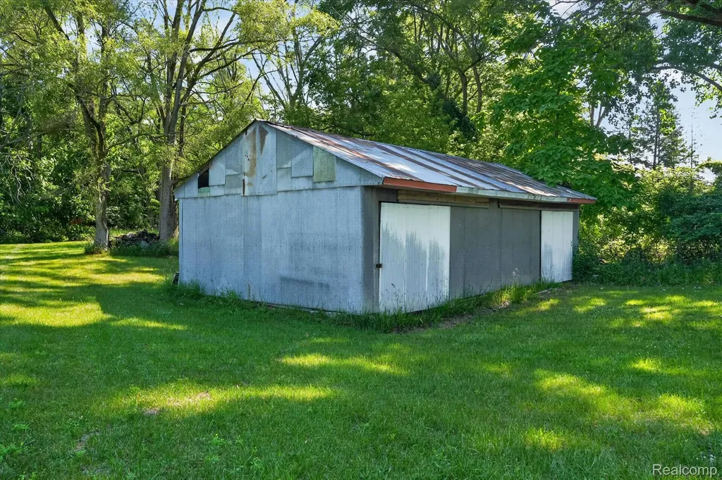 1434 Petts Road Fenton Charter Township MI 48430