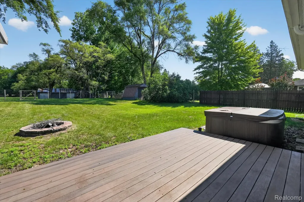 1434 Petts Road Fenton Charter Township MI 48430