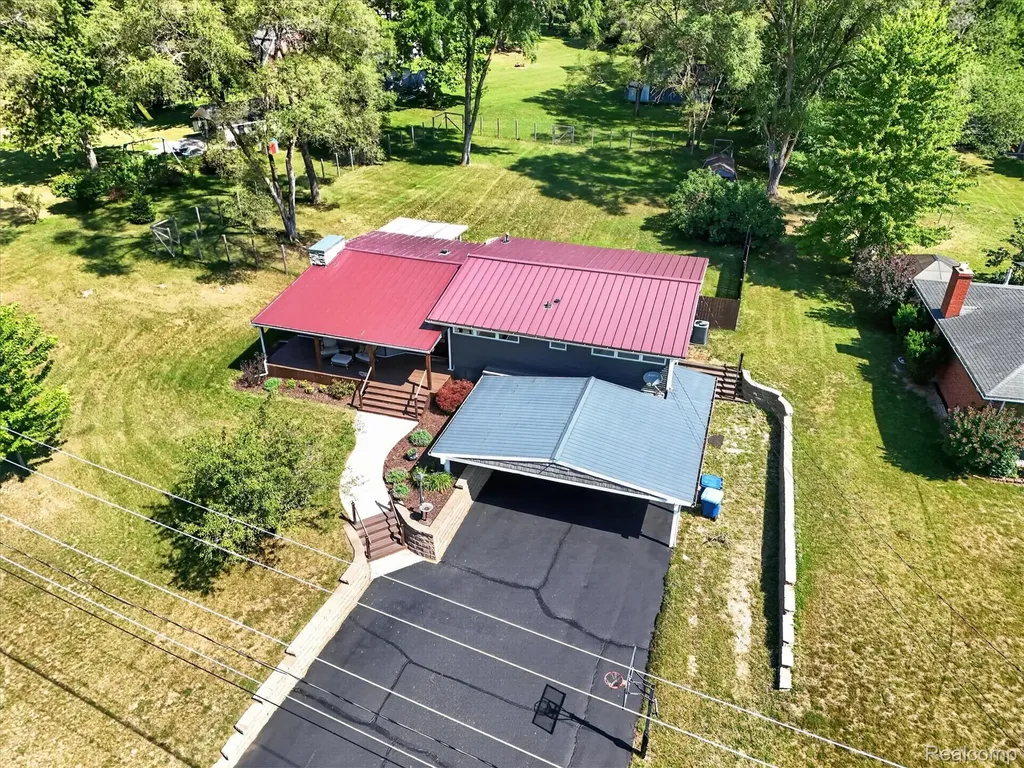 1434 Petts Road Fenton Charter Township MI 48430