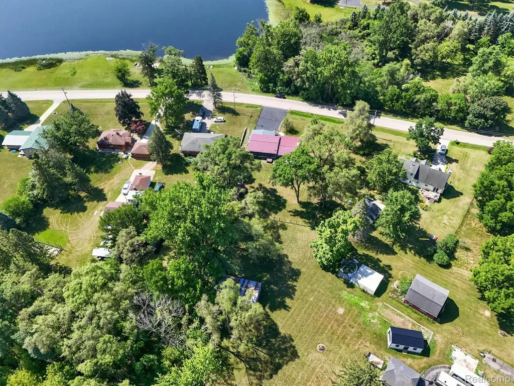 1434 Petts Road Fenton Charter Township MI 48430