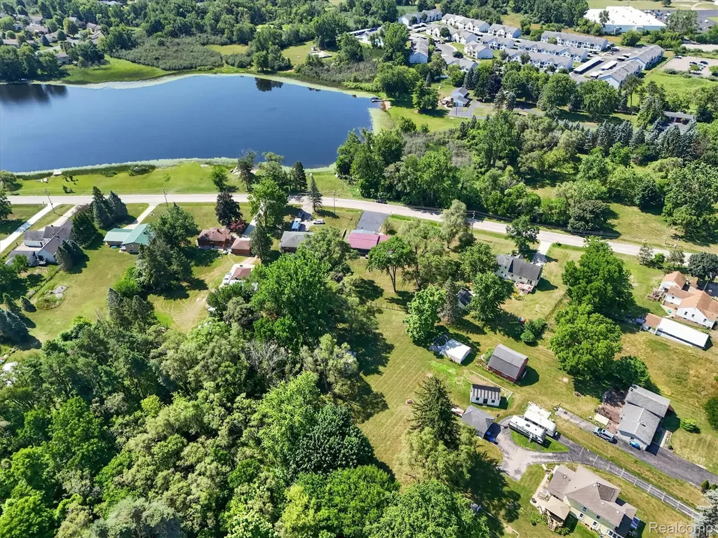 1434 Petts Road Fenton Charter Township MI 48430