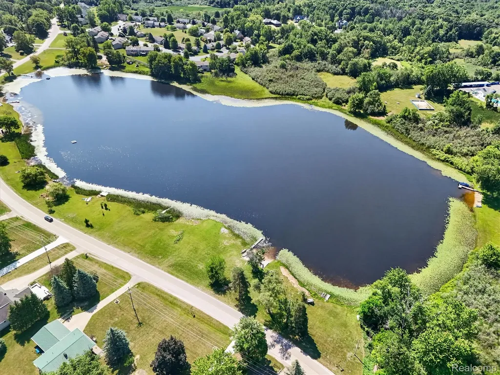 1434 Petts Road Fenton Charter Township MI 48430