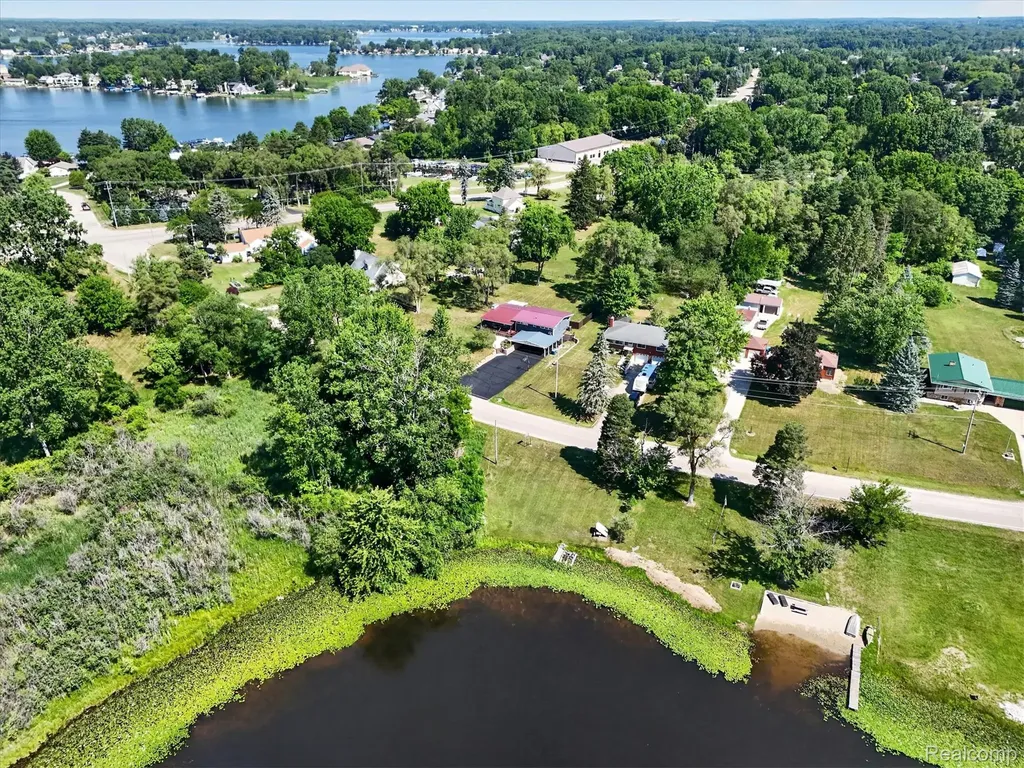 1434 Petts Road Fenton Charter Township MI 48430
