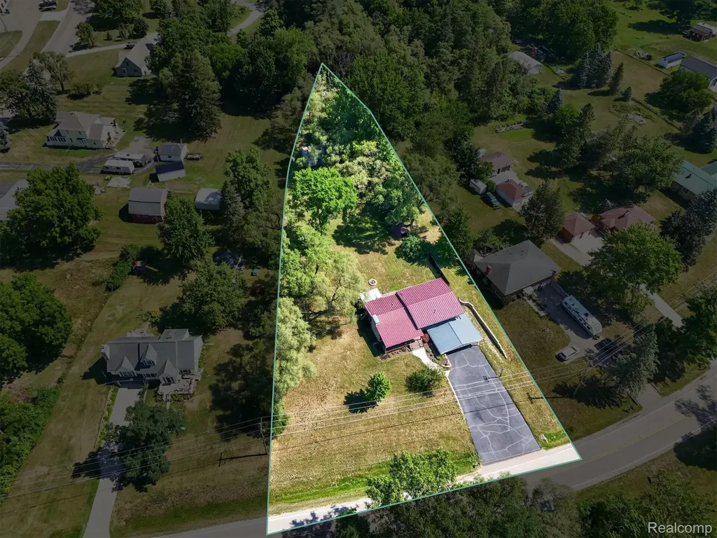 1434 Petts Road Fenton Charter Township MI 48430