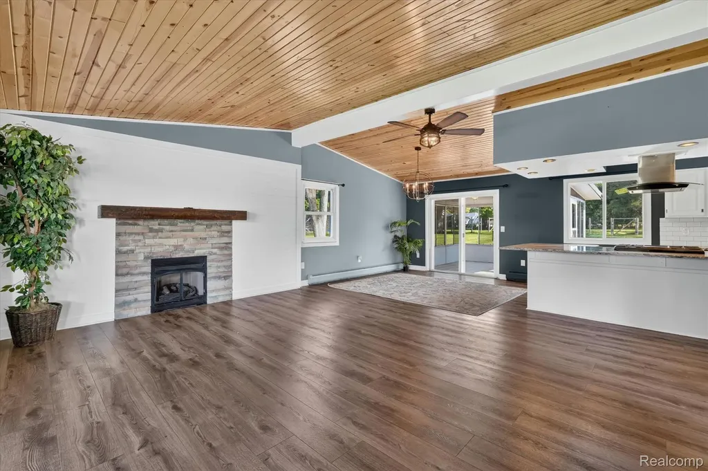1434 Petts Road Fenton Charter Township MI 48430