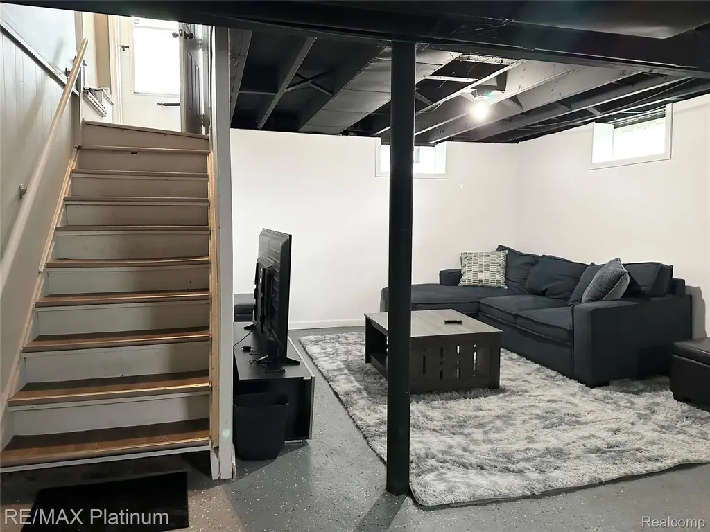 28417 Barton Street Garden City City MI 48135