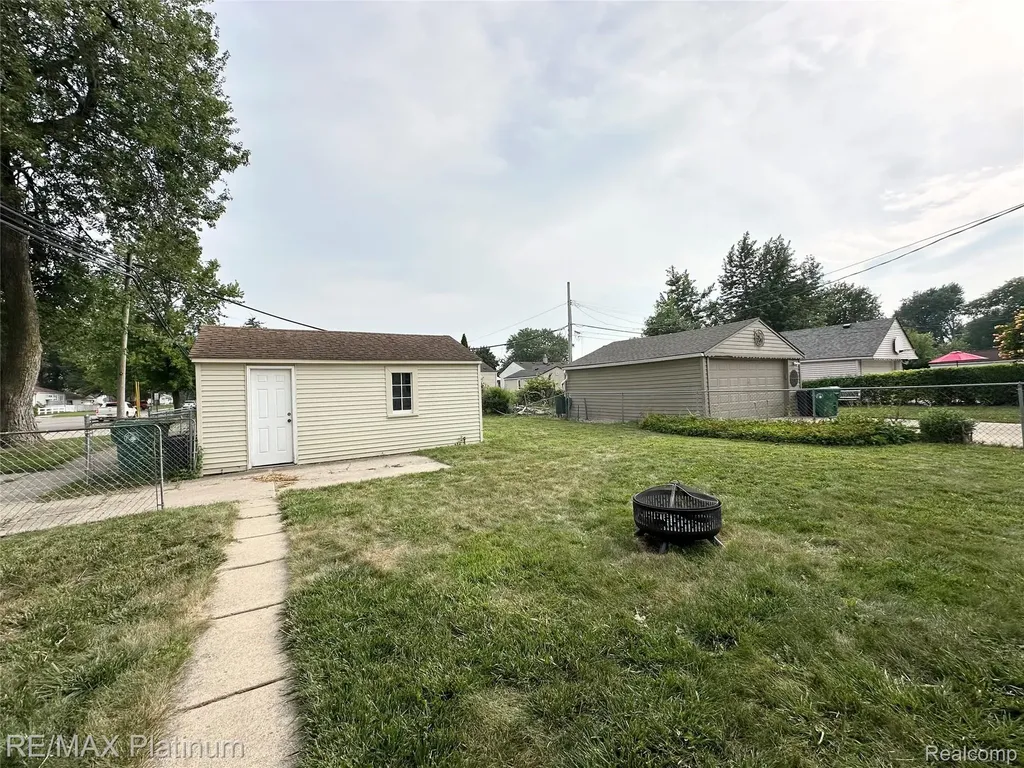 28417 Barton Street Garden City City MI 48135
