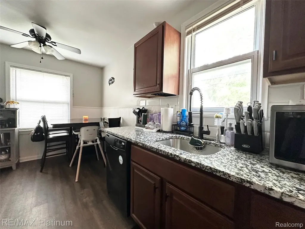 28417 Barton Street Garden City City MI 48135