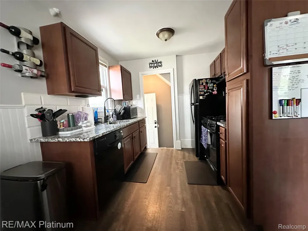 28417 Barton Street Garden City City MI 48135