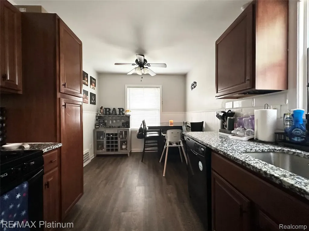 28417 Barton Street Garden City City MI 48135