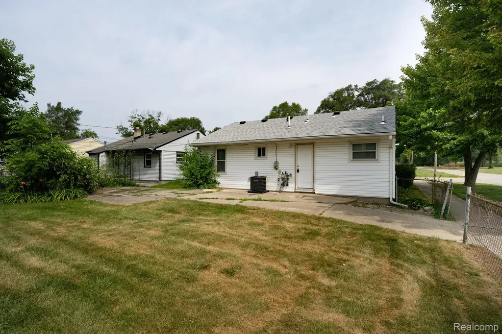 905 Sprague Avenue Madison Heights City MI 48071