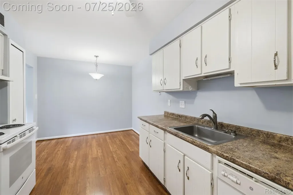 525 E University Drive Rochester Hills City MI 48307