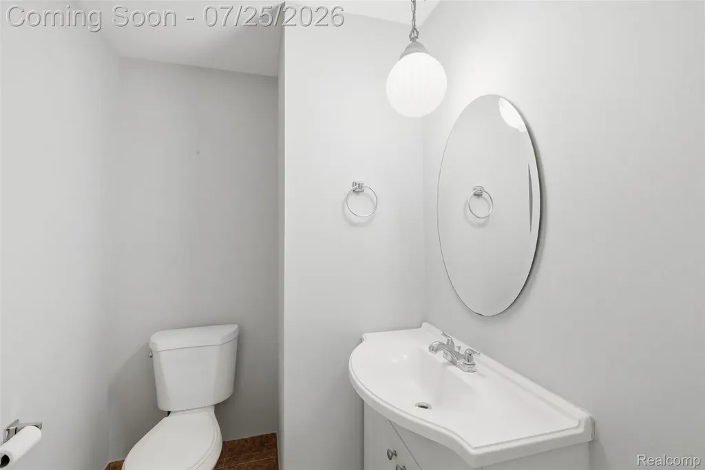525 E University Drive Rochester Hills City MI 48307