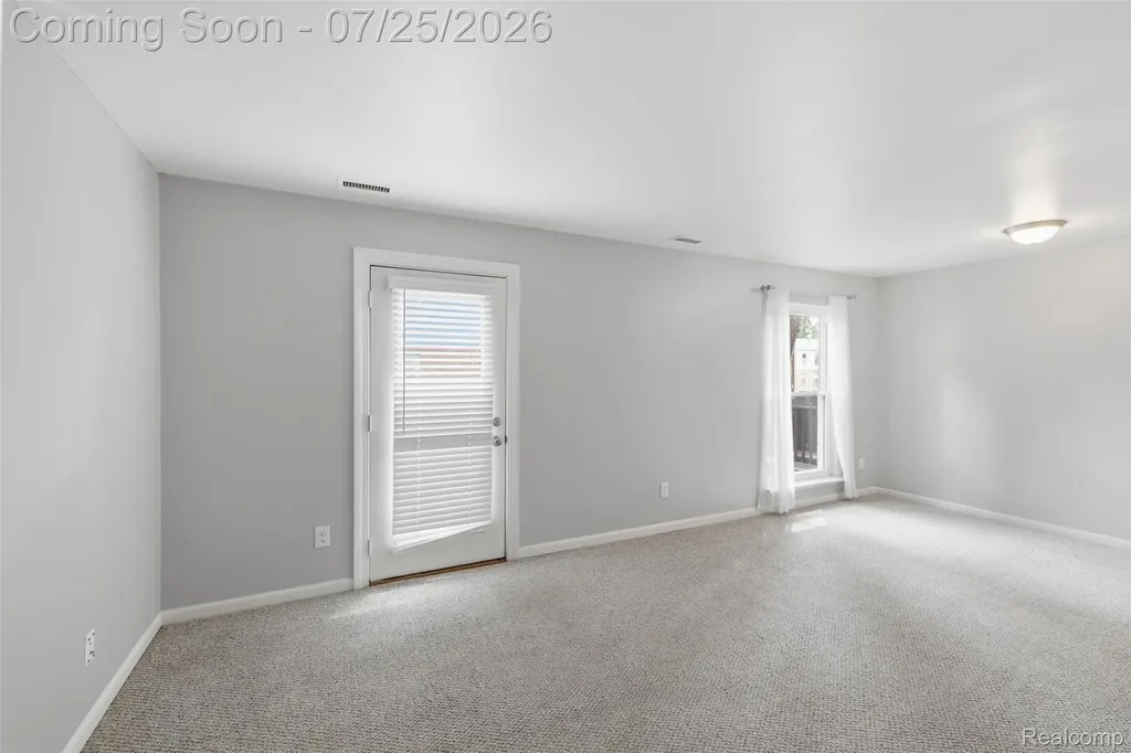 525 E University Drive Rochester Hills City MI 48307