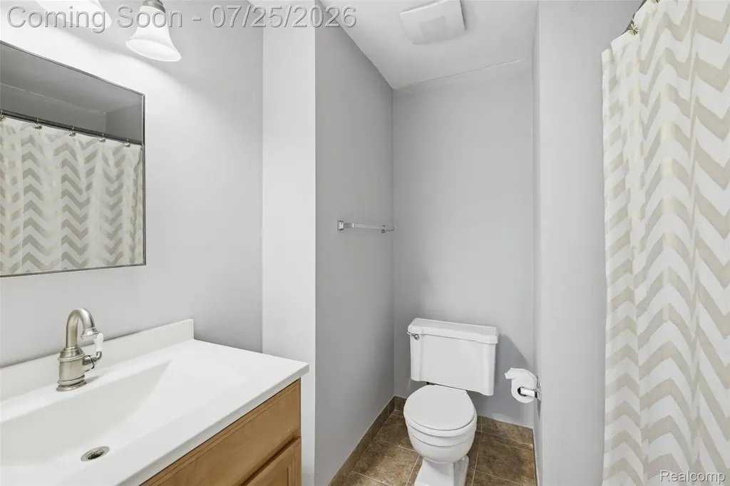 525 E University Drive Rochester Hills City MI 48307