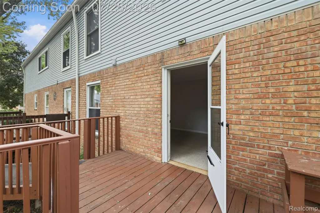 525 E University Drive Rochester Hills City MI 48307