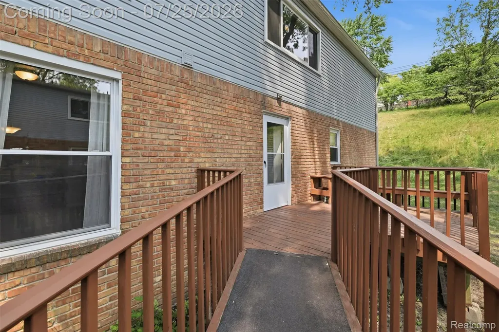 525 E University Drive Rochester Hills City MI 48307