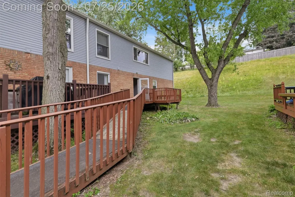 525 E University Drive Rochester Hills City MI 48307
