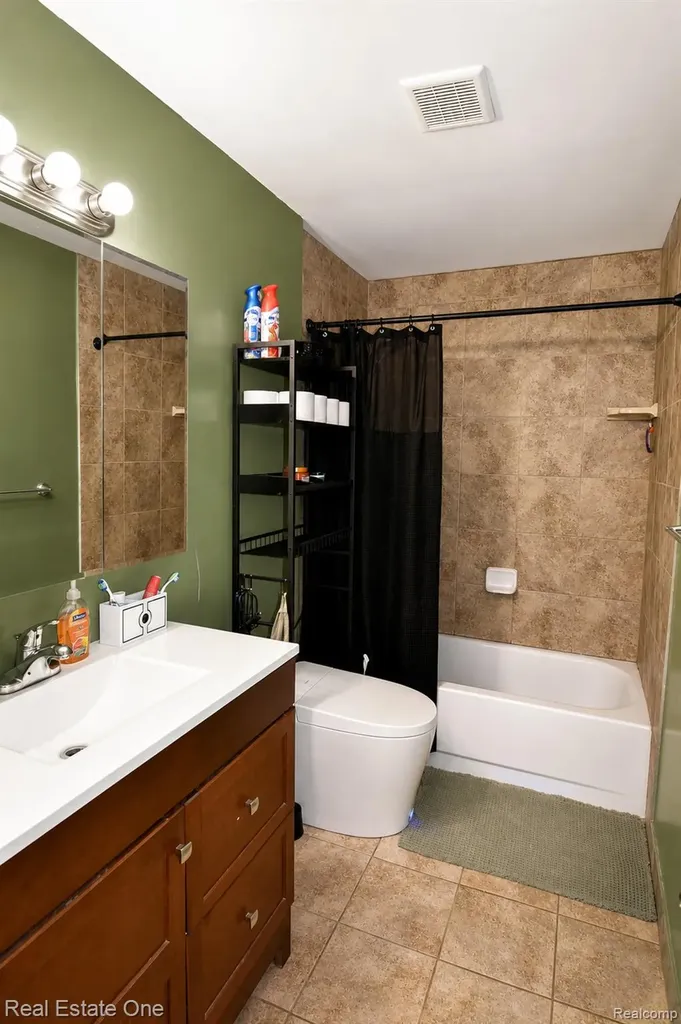 15404 Colbert Street Romulus City MI 48174