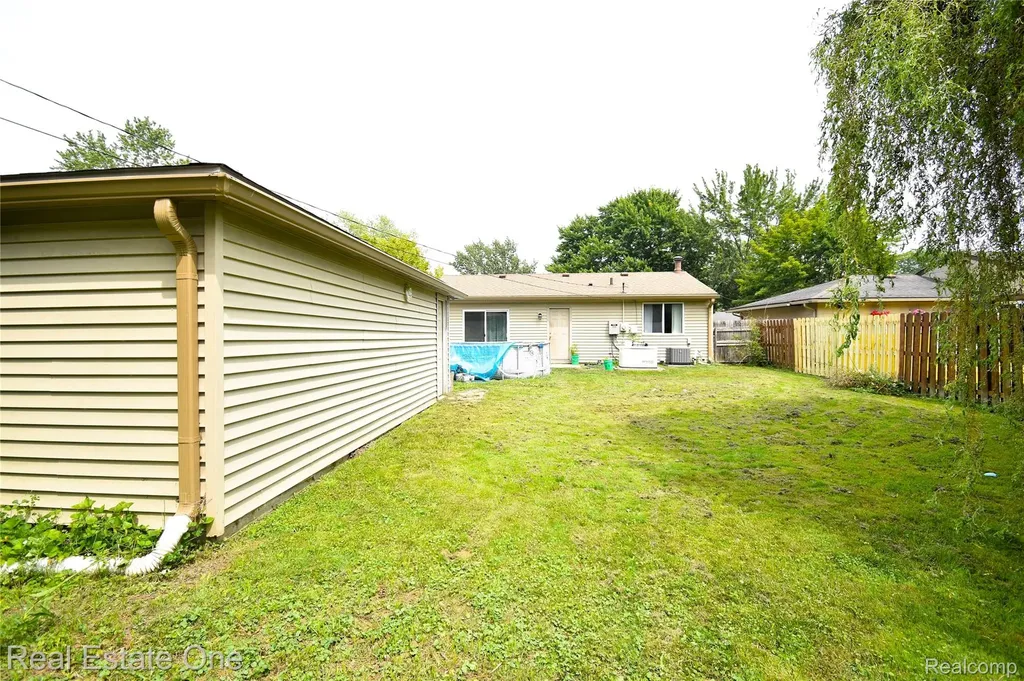 15404 Colbert Street Romulus City MI 48174
