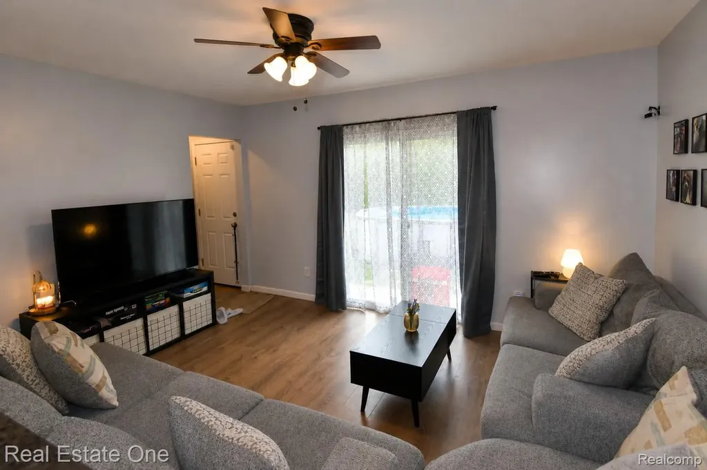 15404 Colbert Street Romulus City MI 48174