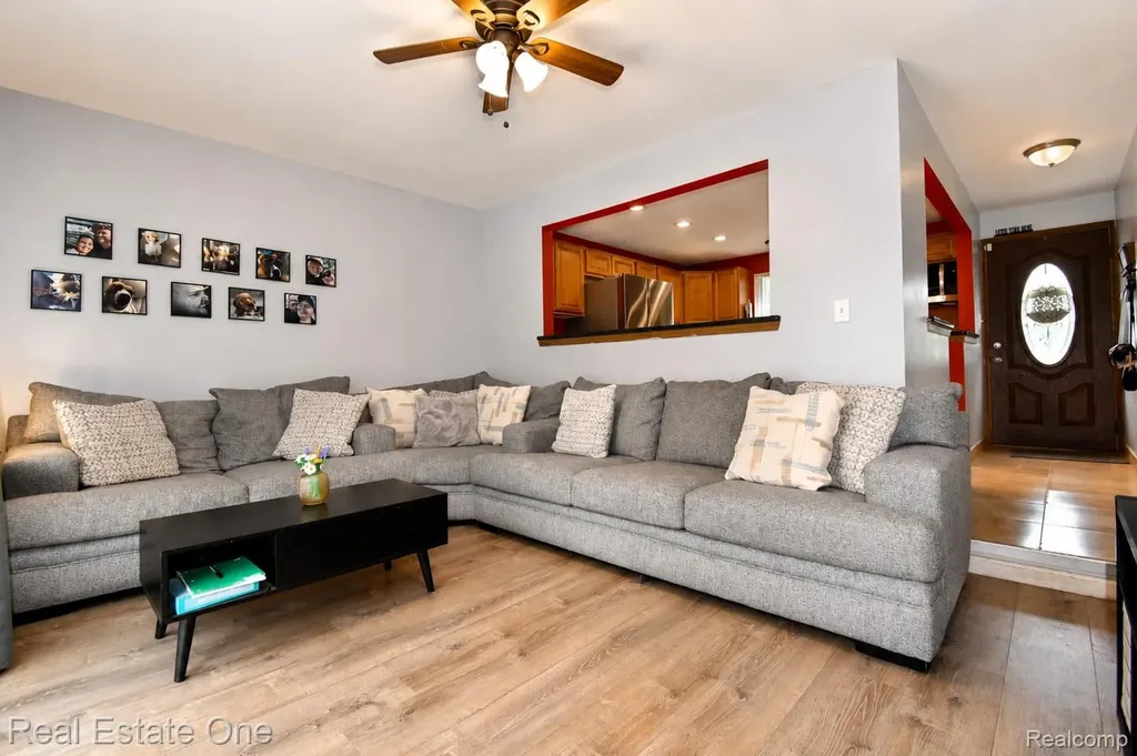 15404 Colbert Street Romulus City MI 48174