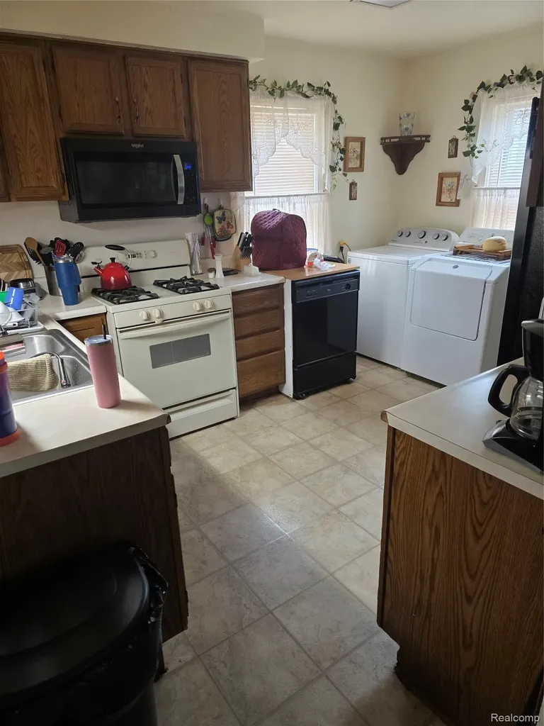 33505 Clinton Street Wayne City MI 48184