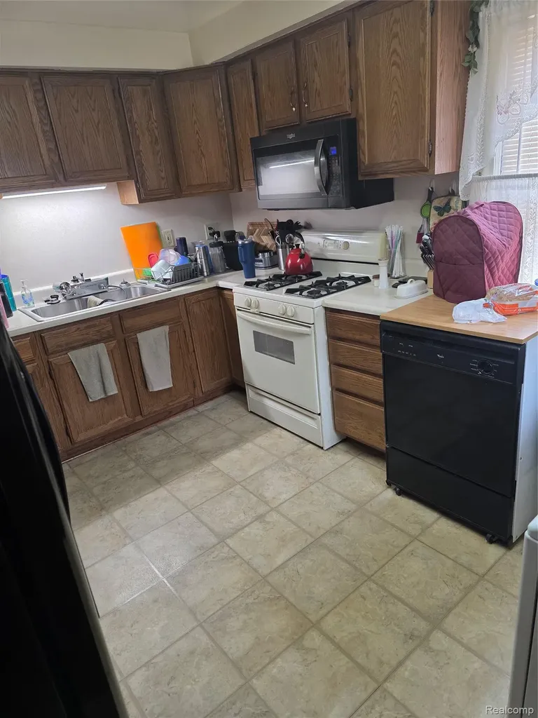 33505 Clinton Street Wayne City MI 48184