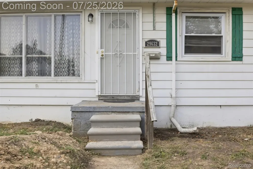 29632 Hazelwood Street Inkster City MI 48141