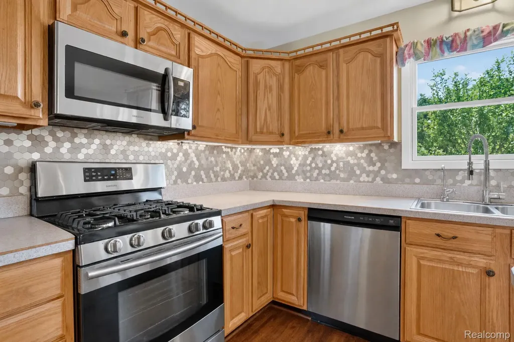 310 Browning Drive Howell City MI 48843