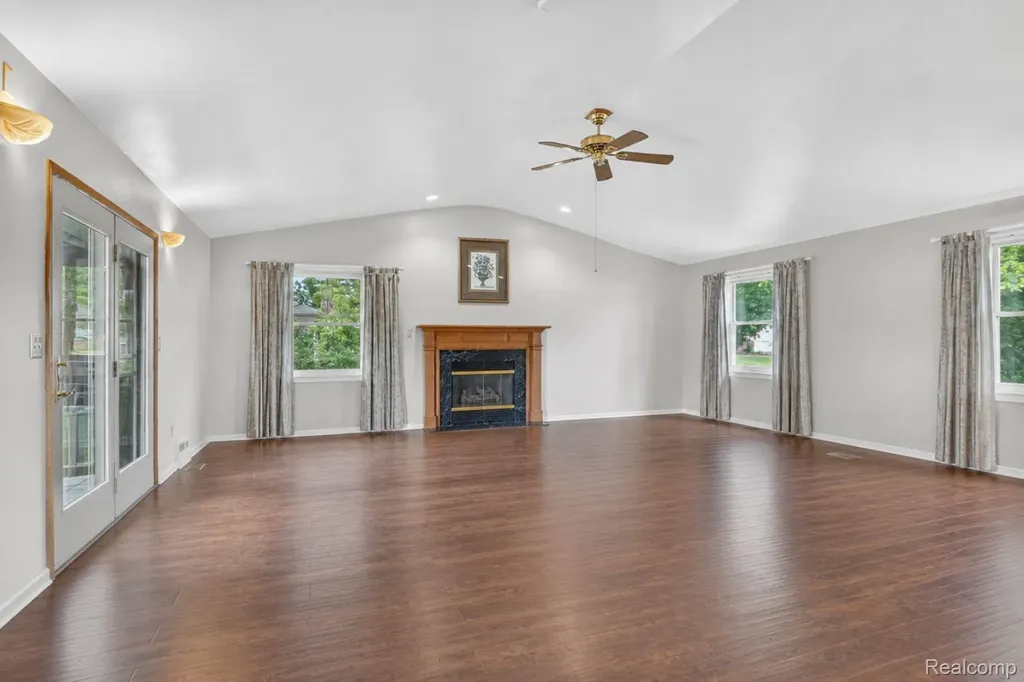 310 Browning Drive Howell City MI 48843
