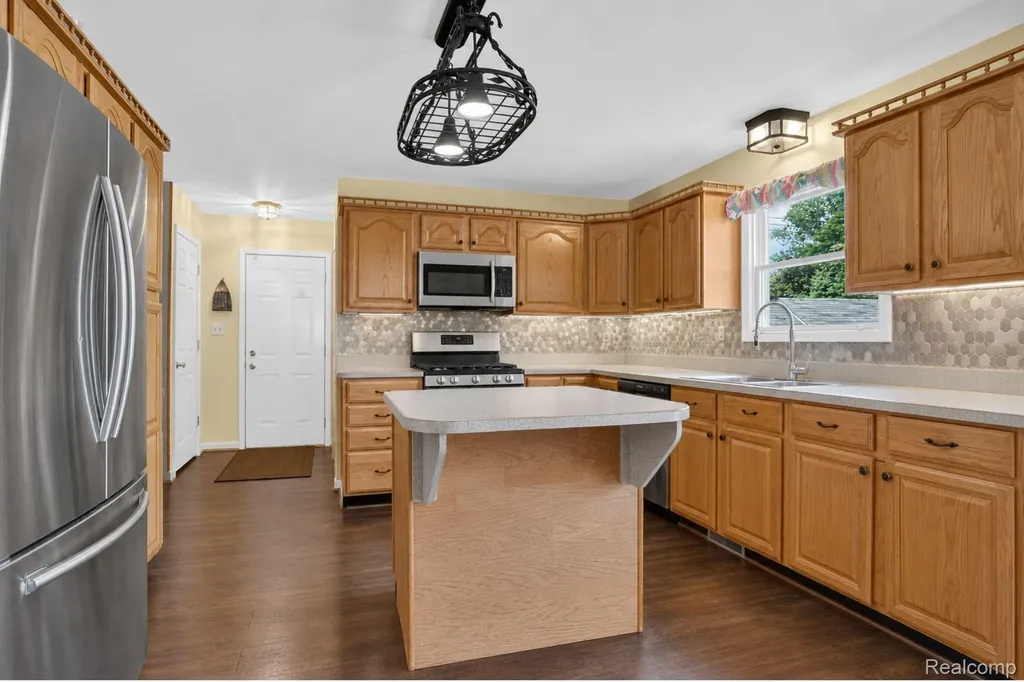 310 Browning Drive Howell City MI 48843