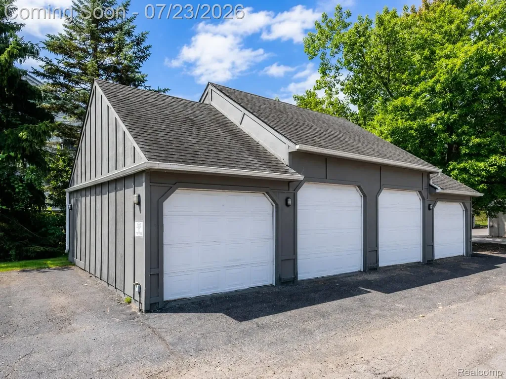 618 Curzon Court Howell City MI 48843