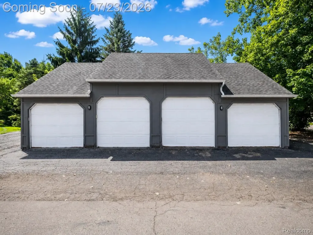 618 Curzon Court Howell City MI 48843