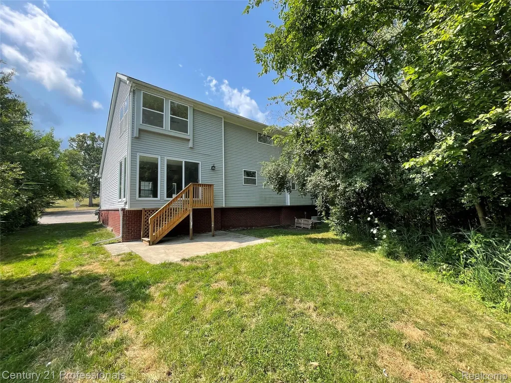 2042 Decker Road Walled Lake City MI 48390