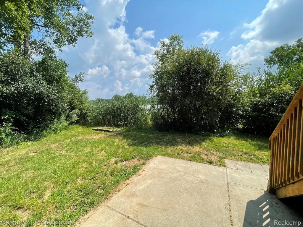 2042 Decker Road Walled Lake City MI 48390