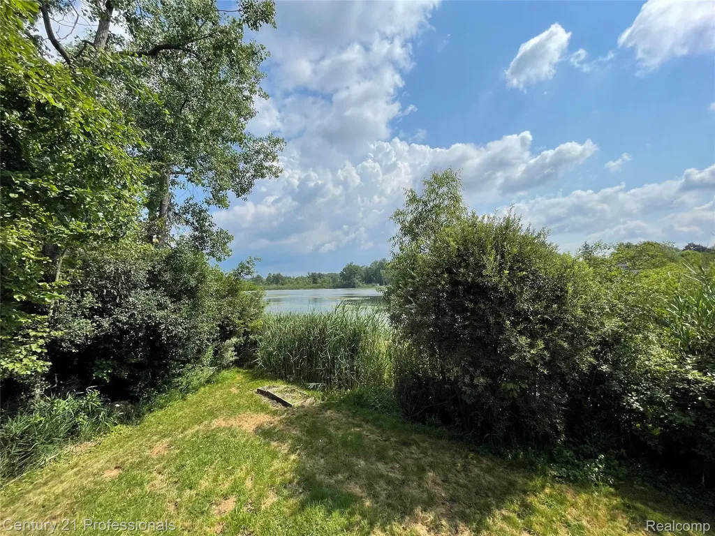 2042 Decker Road Walled Lake City MI 48390